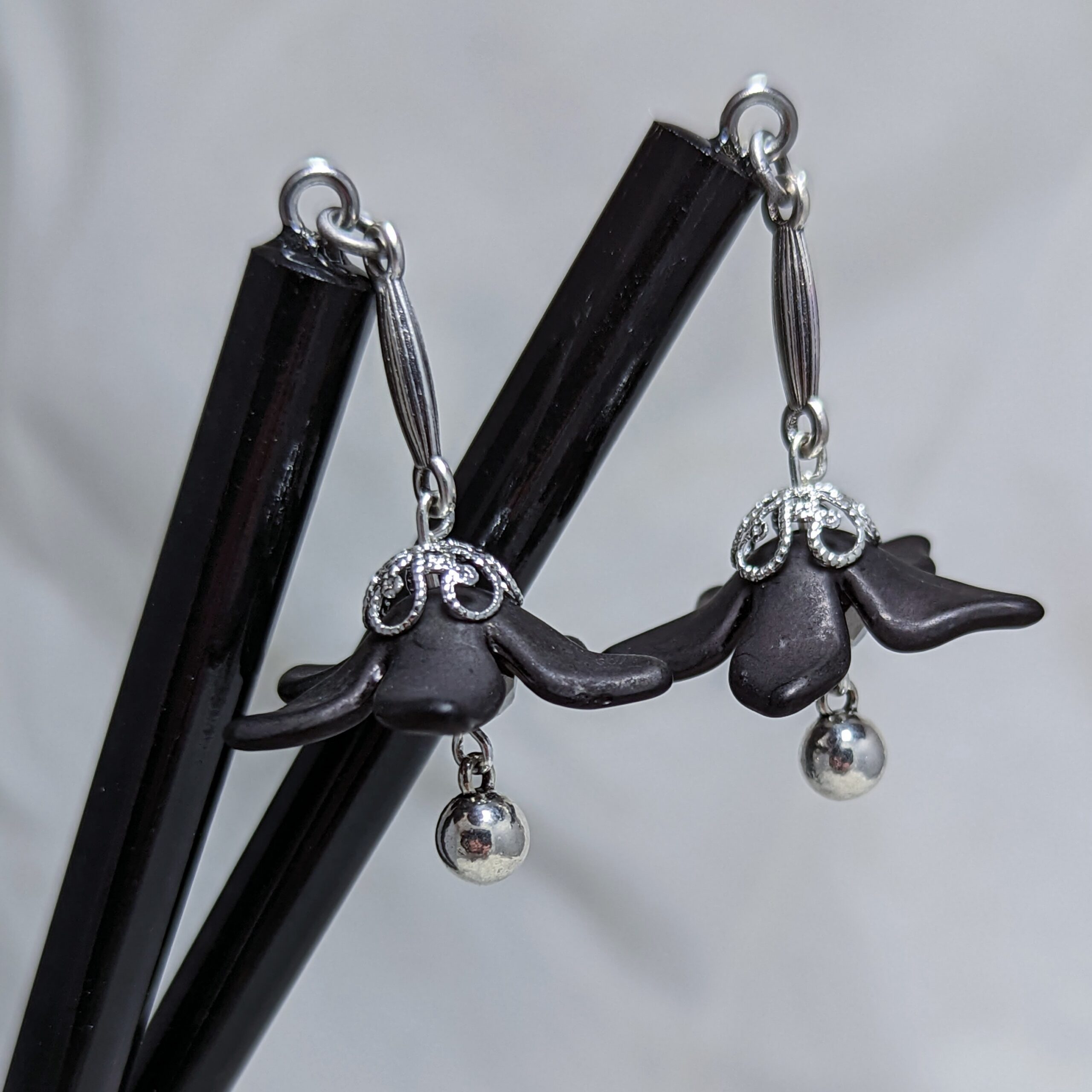 Pearls in the Seashell Dangly Wooden Hair Stick - Black