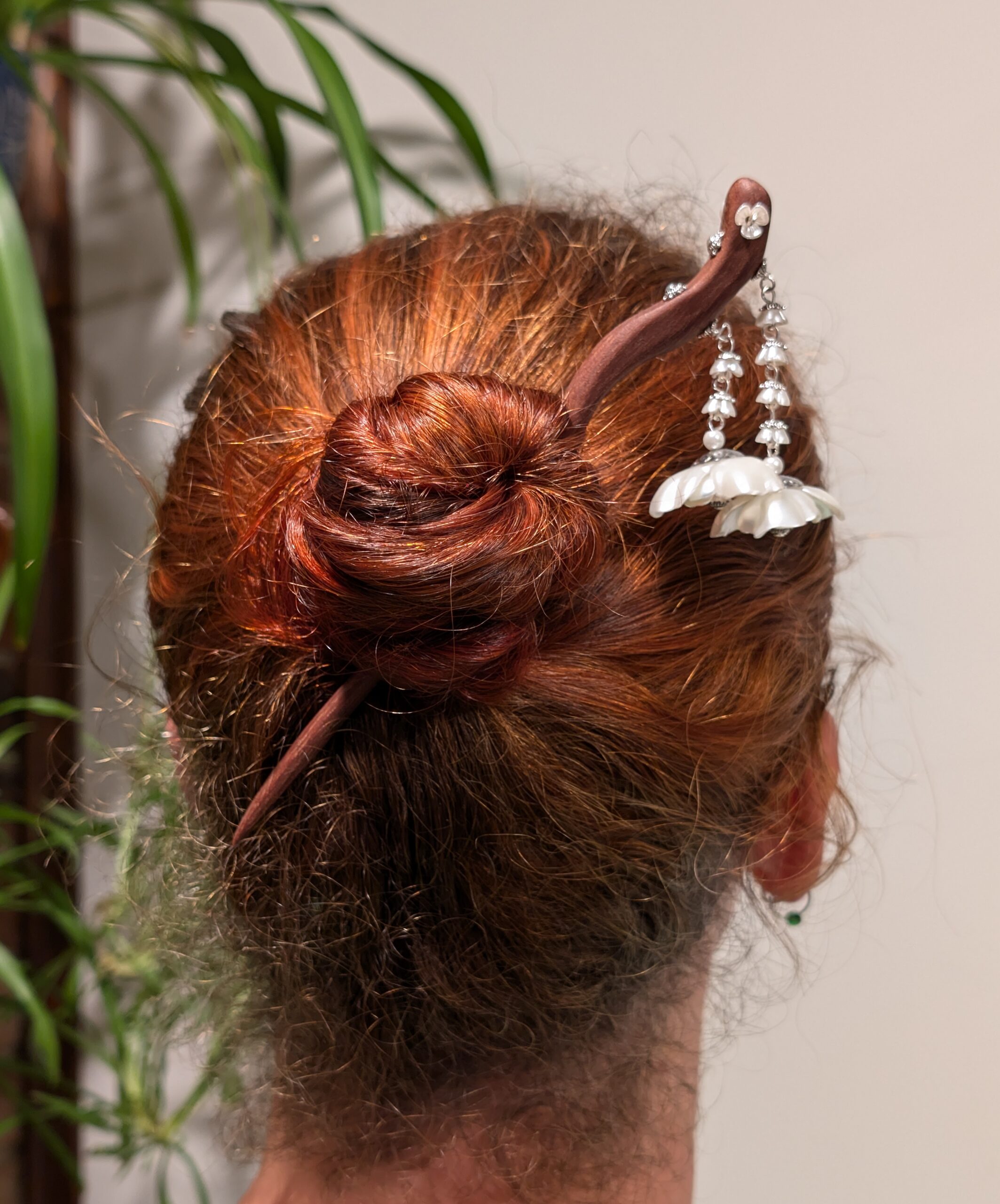 Pearl Flowers wooden hair sticks - Image 4